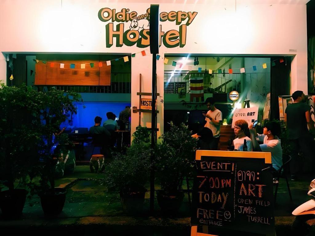 Oldie And Sleepy Hostel Udon Thani Extérieur photo