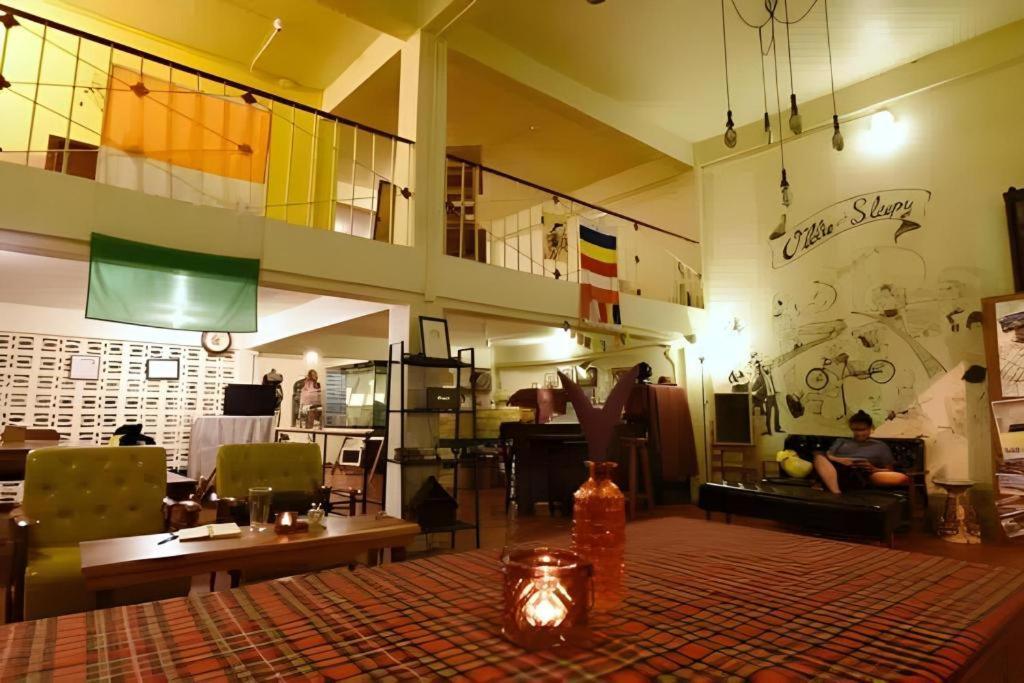 Oldie And Sleepy Hostel Udon Thani Extérieur photo